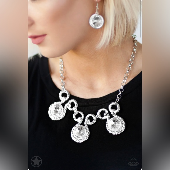 paparazzi Jewelry - Hypnotized - Silver Blockbuster Necklace